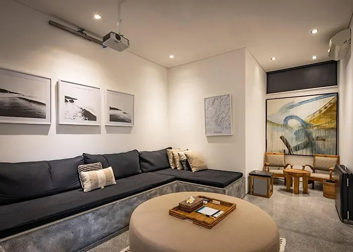 4 Bed, Sleep Up To 10, Butler, Cinema Villa *