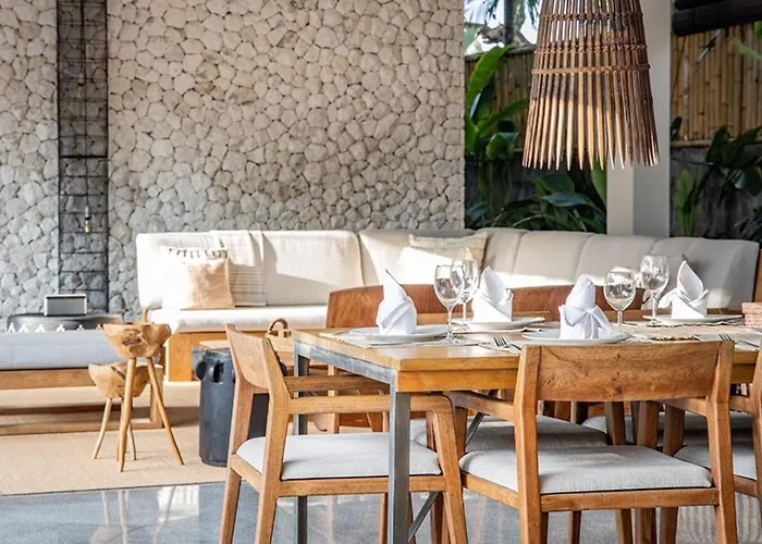 4 Bed, Sleep Up To 10, Butler, Cinema Canggu (Bali)