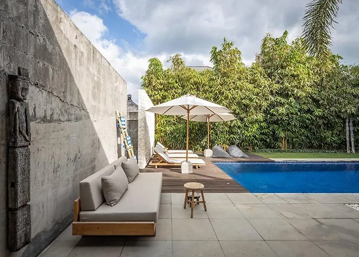 4 Bed, Sleep Up To 10, Butler, Cinema Villa