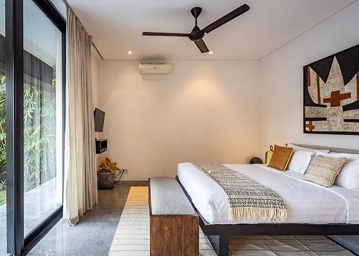 Villa 4 Bed, Sleep Up To 10, Butler, Cinema Canggu (Bali)