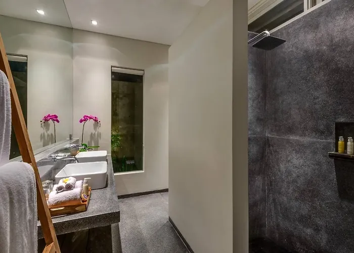 4 Bed, Sleep Up To 10, Butler, Cinema * Canggu (Bali)