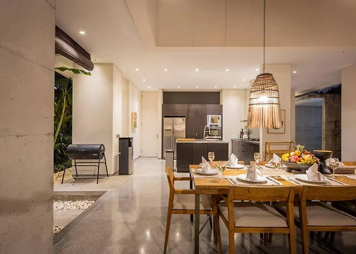 4 Bed, Sleep Up To 10, Butler, Cinema Villa