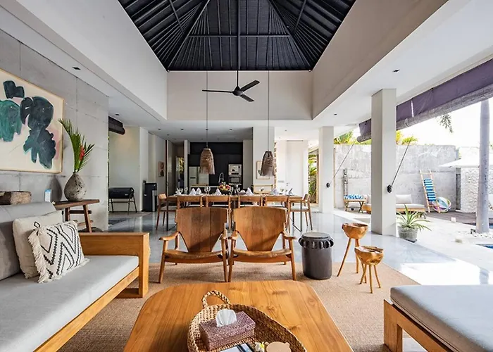 Villa 4 Bed, Sleep Up To 10, Butler, Cinema Canggu (Bali)